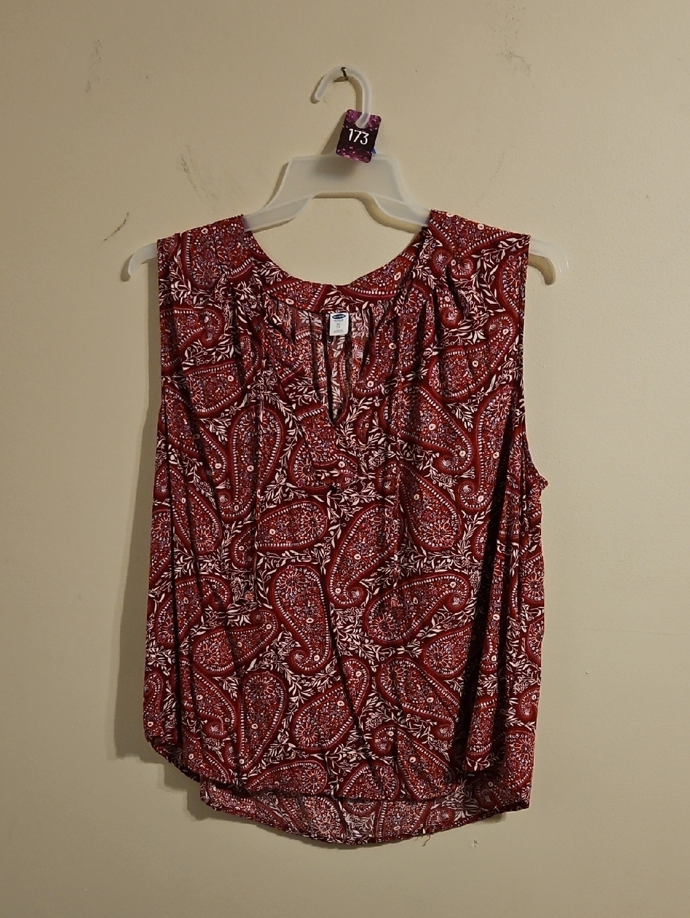 Old Navy Red Paisley V Neck Sleeveless Blouse. In EUC